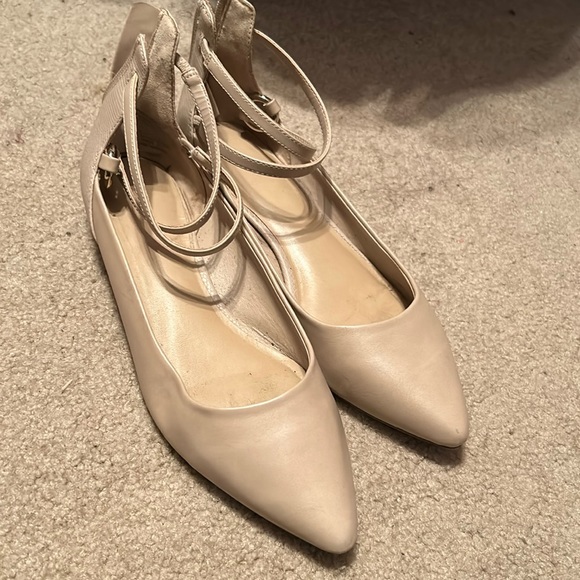 Apt. 9 Shoes - Nude Flats with Gold Heel 💗